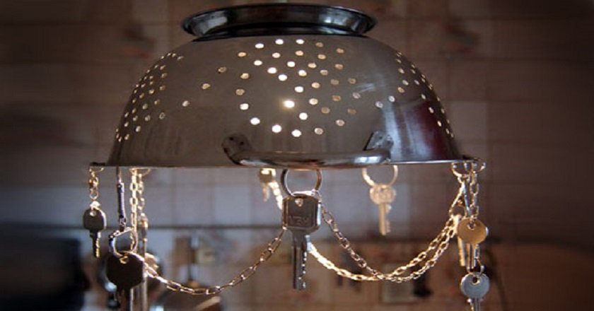 светильник из посуды