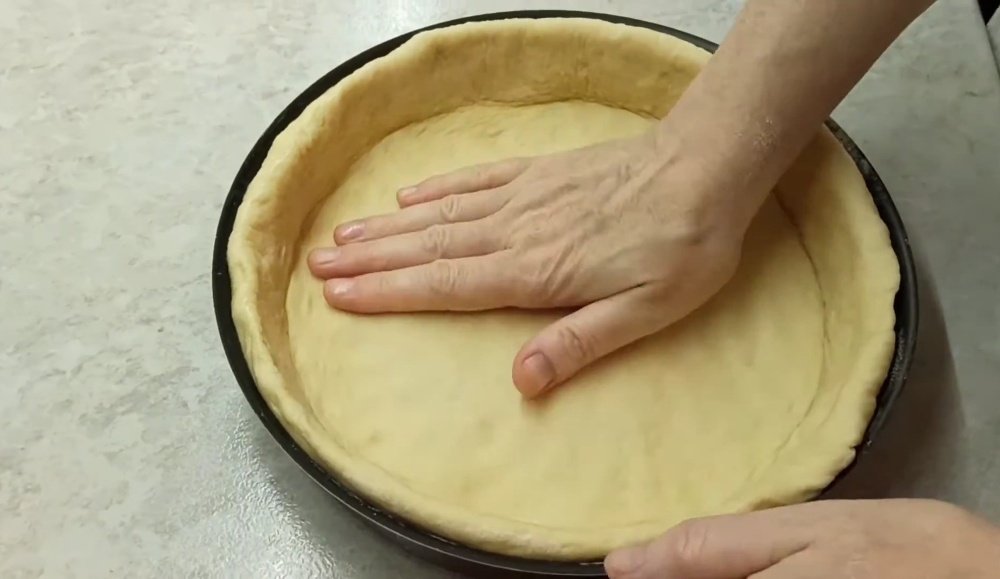 тесто в форме