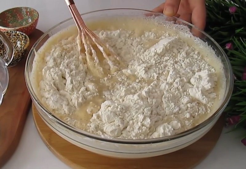 замешивание теста