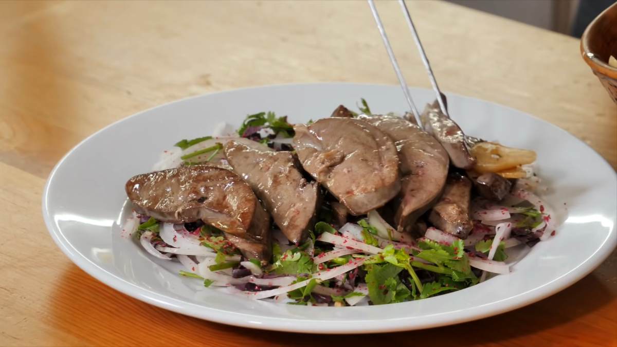 печень с овощным гарниром 