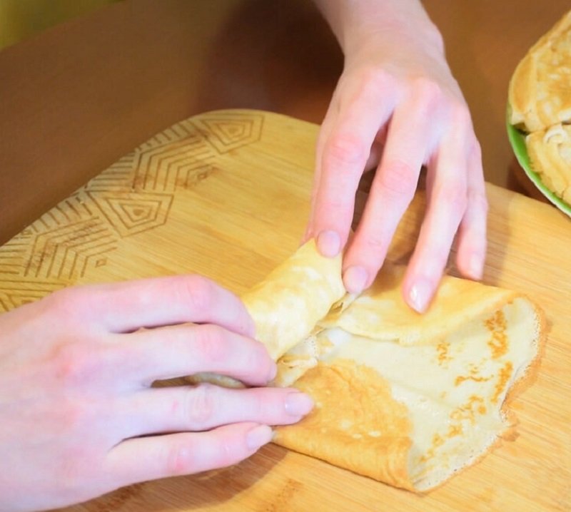 заворачивание блинов