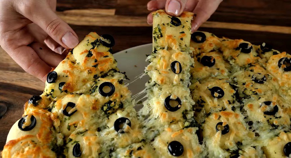 чесночная лепешка с зеленью