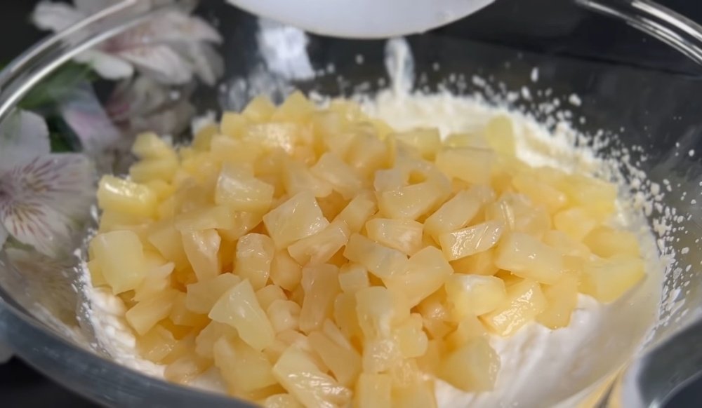 творожный десерт с ананасами