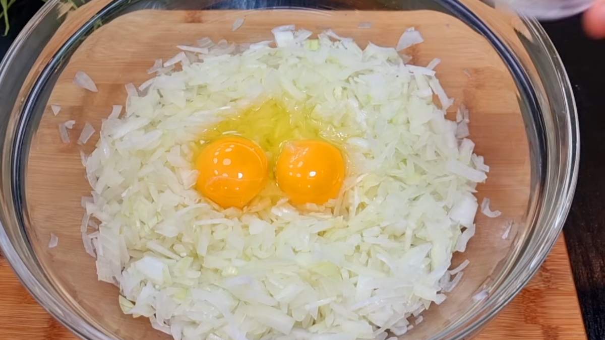 лук с яйцами