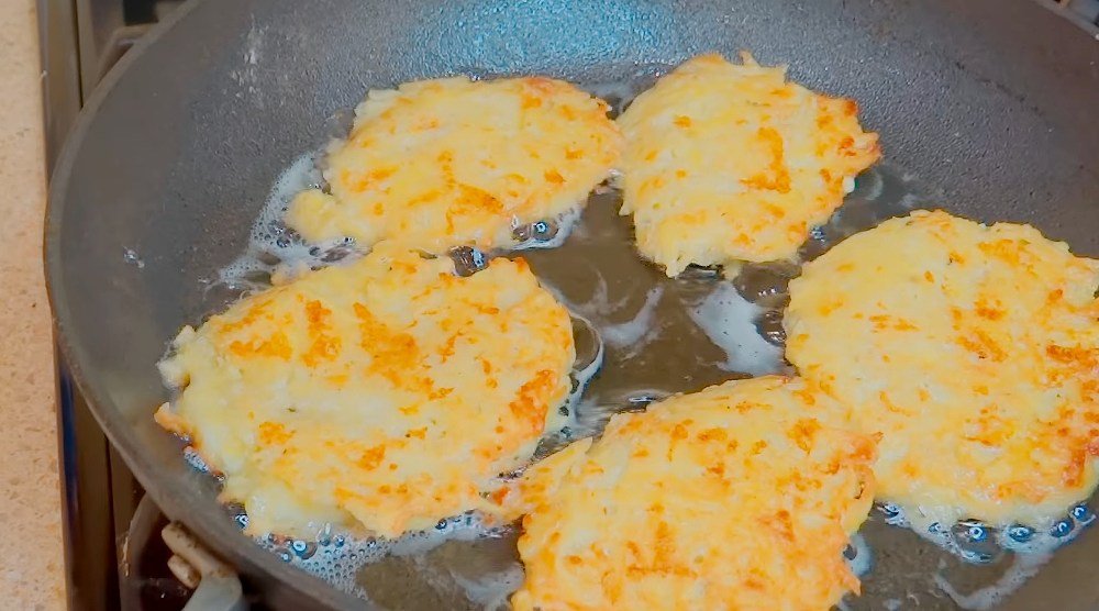 драники с сырной начинкой