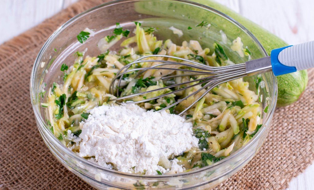 кабачковые оладьи с зеленью