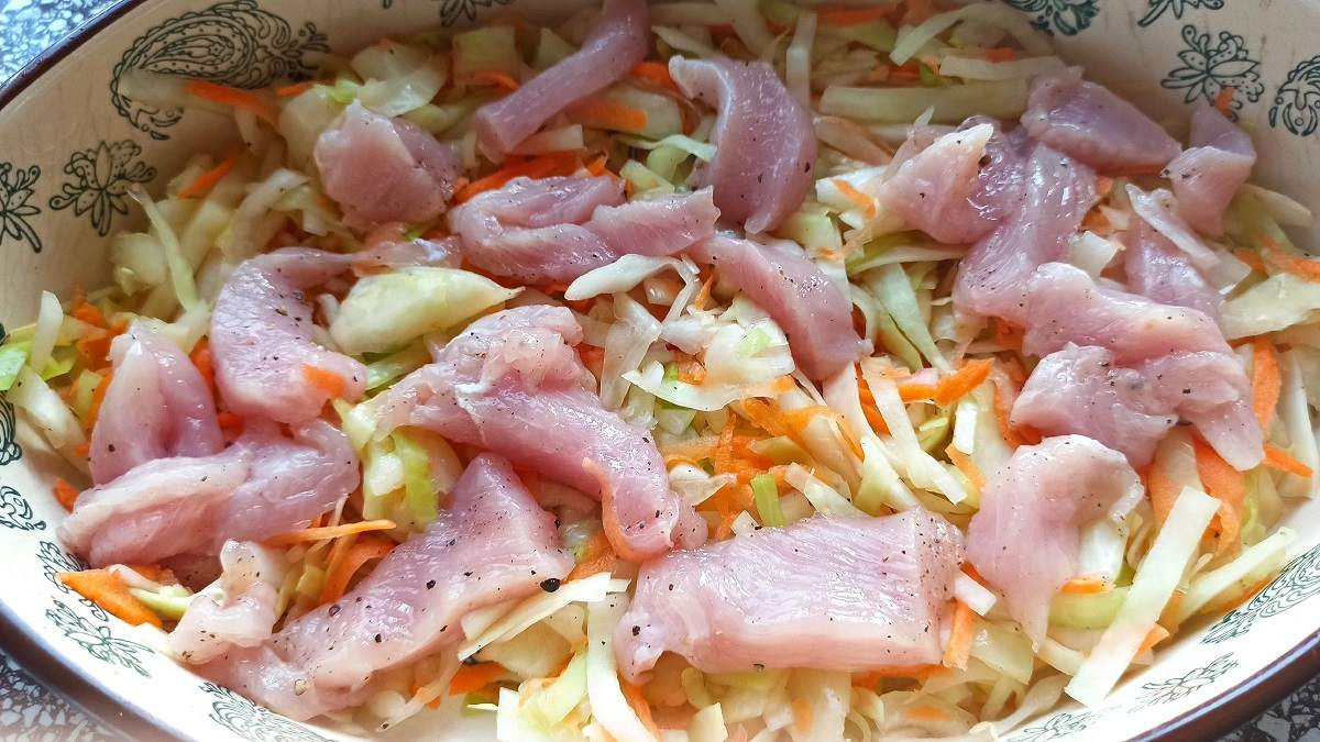 ингредиенты в форме для выпекания