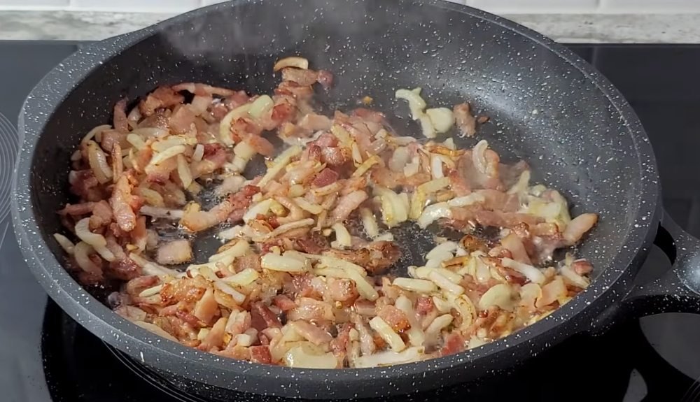 картофельные клецки с жареным беконом