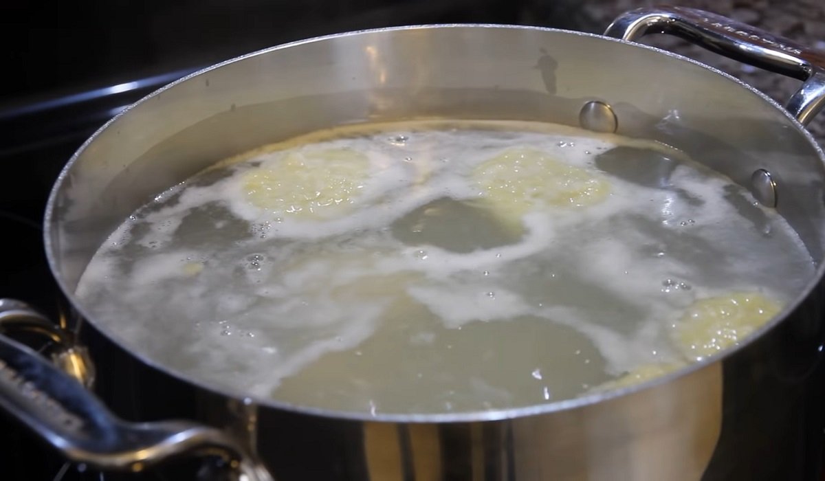 кныдли в кастрюле