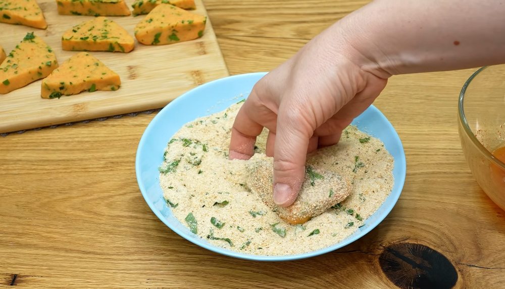 картофельные треугольники в панировке