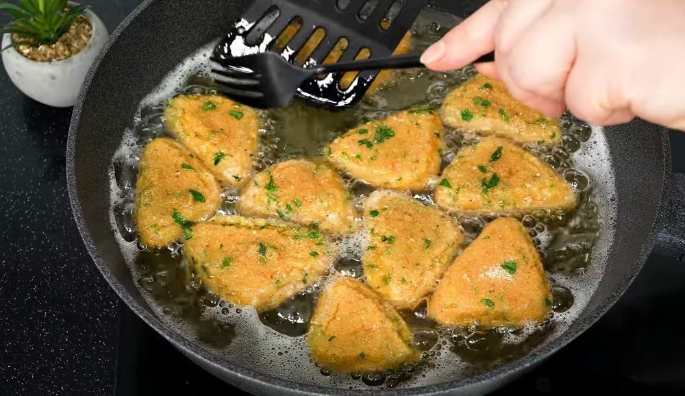 картофельные треугольники в панировке