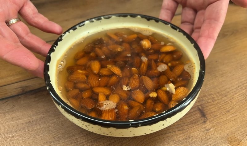 миндаль в воде