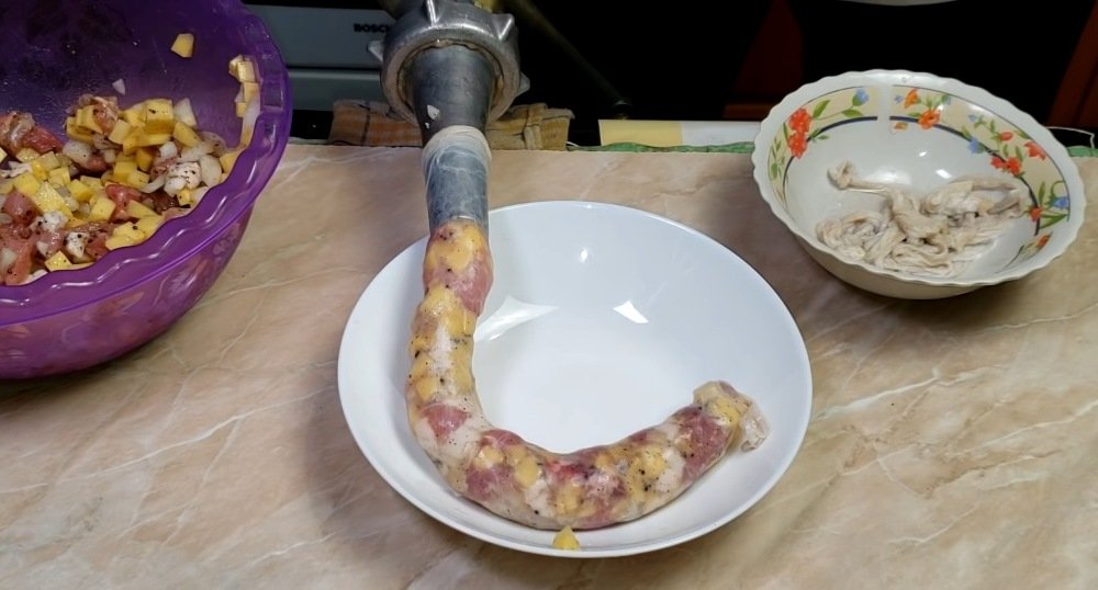 колбаска с мясом и картошкой