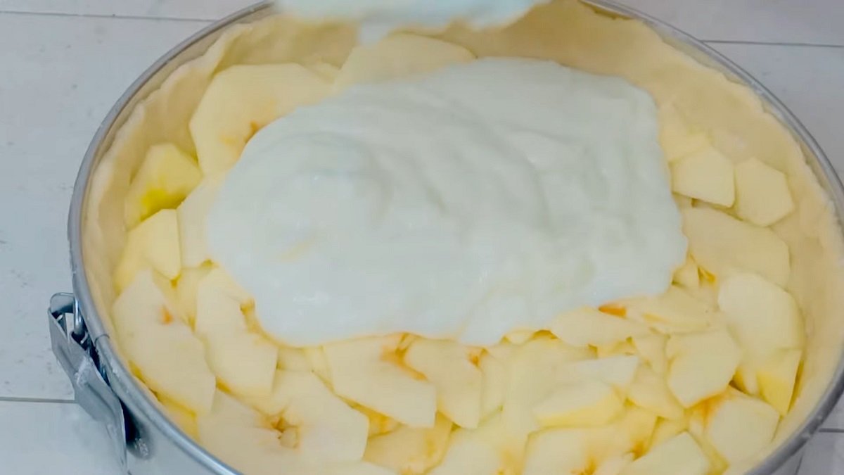 яблоки и заварной крем
