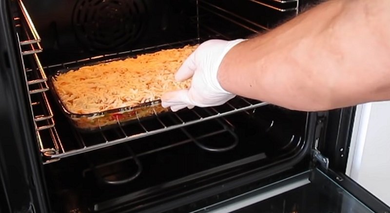 лазанья перед запеканием