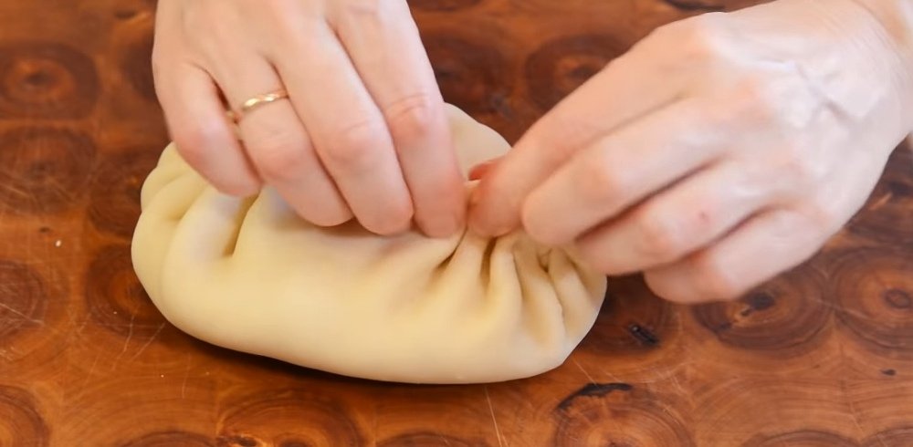 лепешки с фаршем и луком