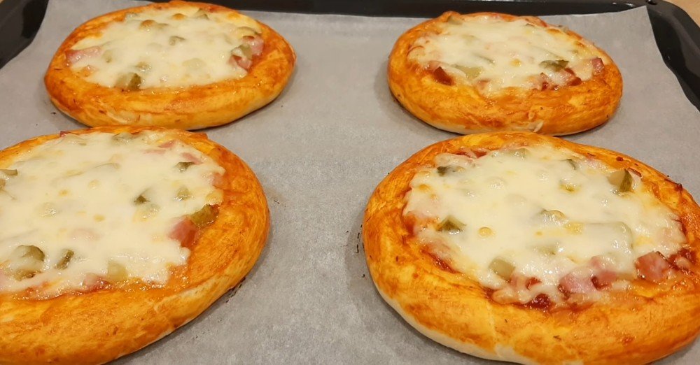 мини-пиццы с ветчиной