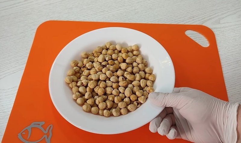 очищенный фундук