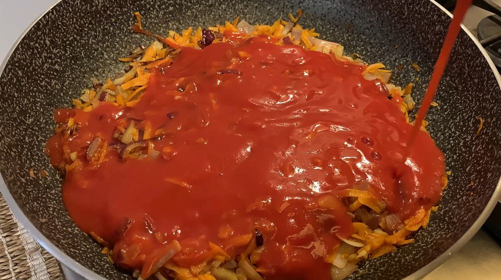 паста с курицей и томатным соусом