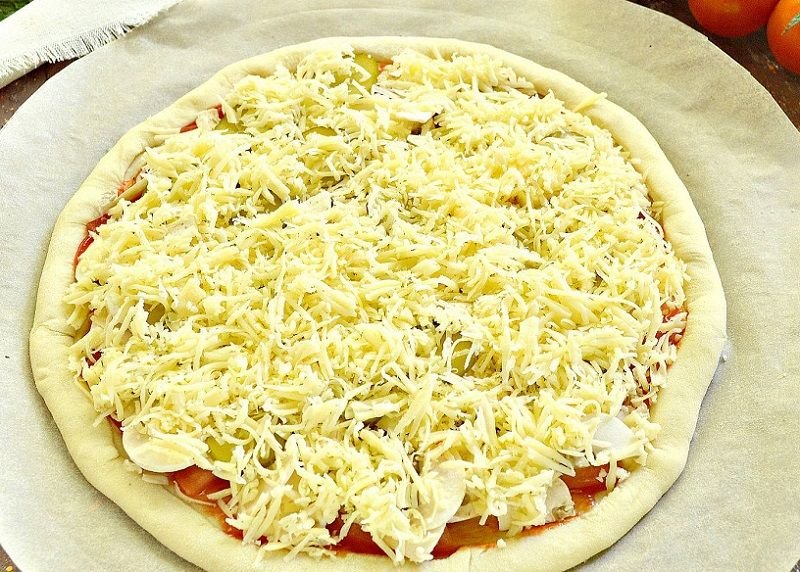 пицца перед запеканием