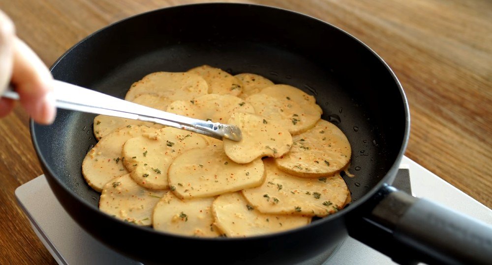 пирог из картофеля на сковороде