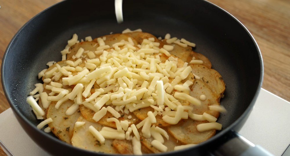 пирог из картофеля на сковороде