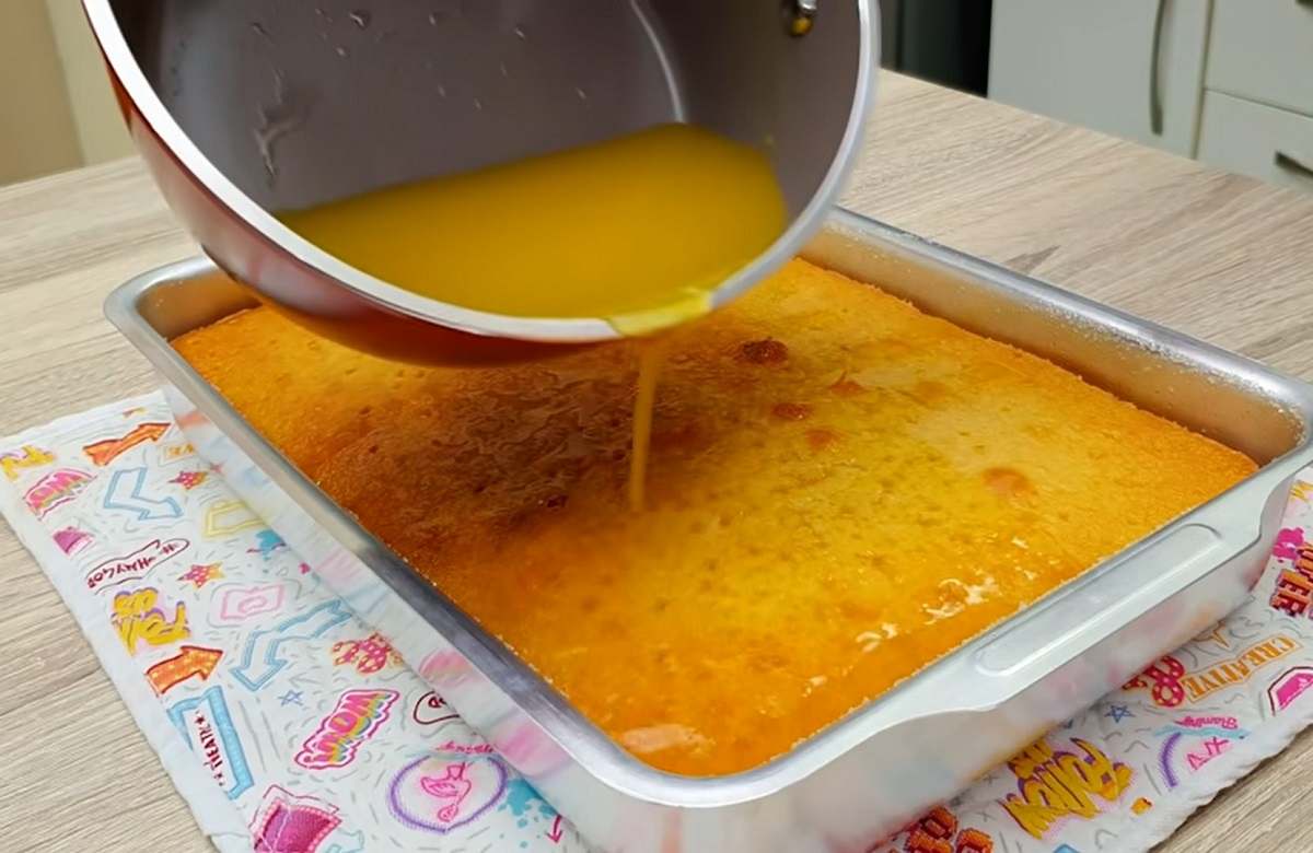 покрытие пирога сиропом