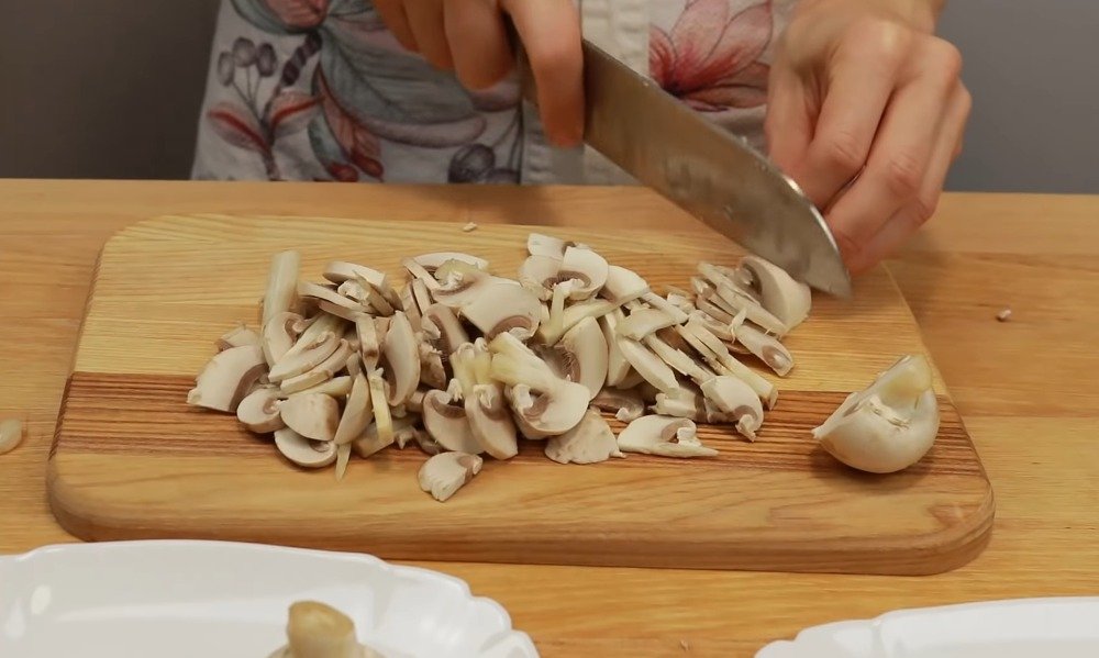 шампиньоны нарезанные