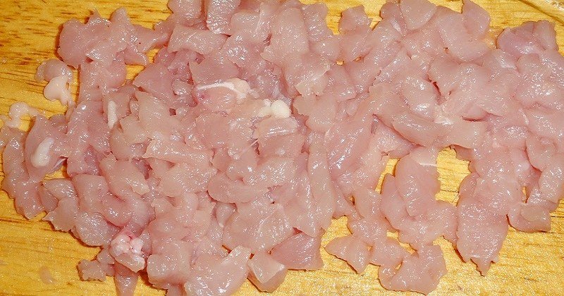 нарезанное куриное филе