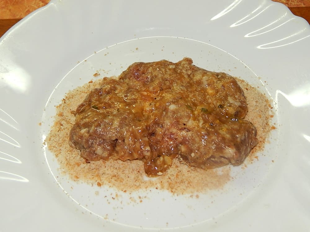 рулет из фарша с сырной начинкой