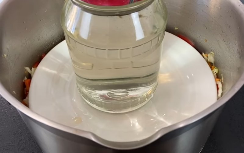 сочный салат с капусты