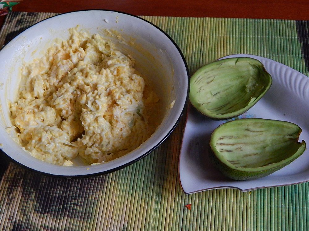 салат с авокадо и сырком