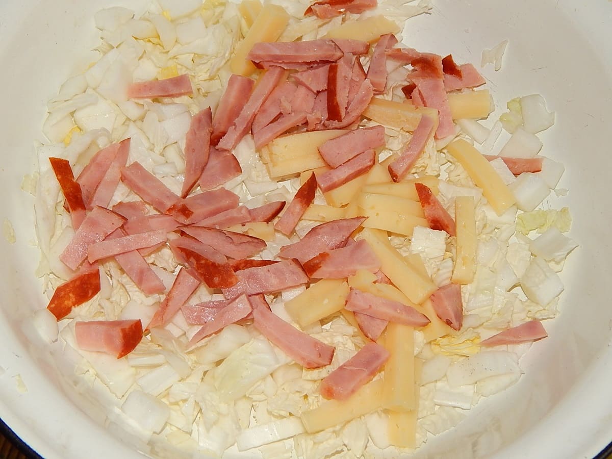 салата с пекинской капустой и сиром