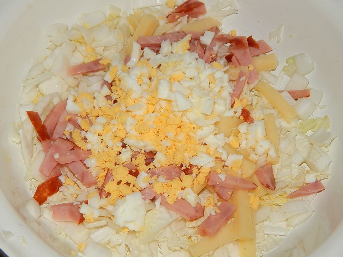 салата с пекинской капустой и сиром