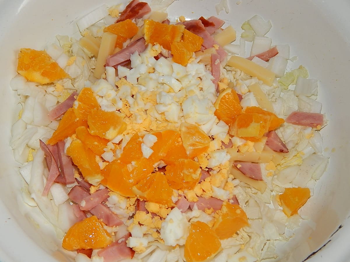 салата с пекинской капустой и сиром