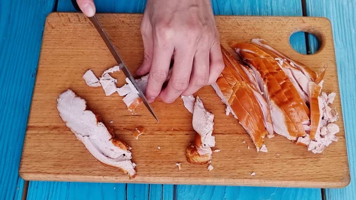 нарезание копченой грудки