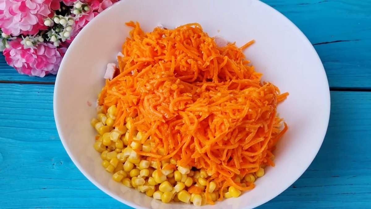курица, кукуруза и морковь