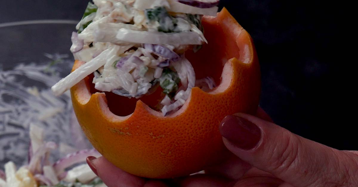 салат в грейпфруте