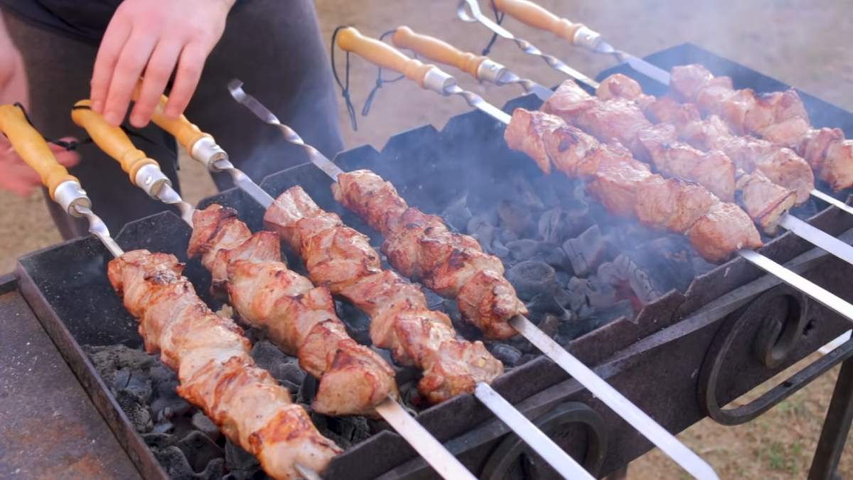 шашлык на мангале