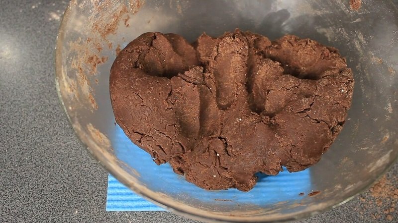 замес шоколадного теста