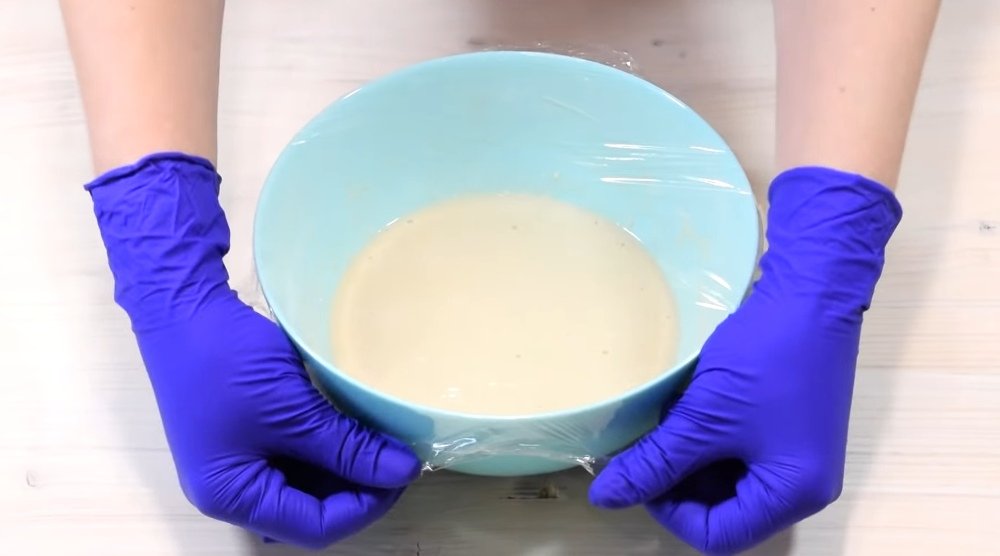 шоколадный кулич с ягодной глазурью