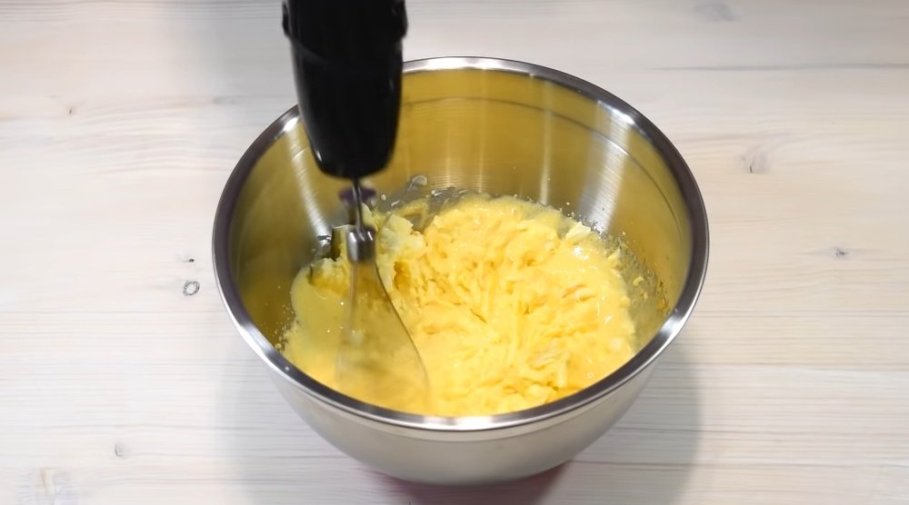 шоколадный кулич с ягодной глазурью