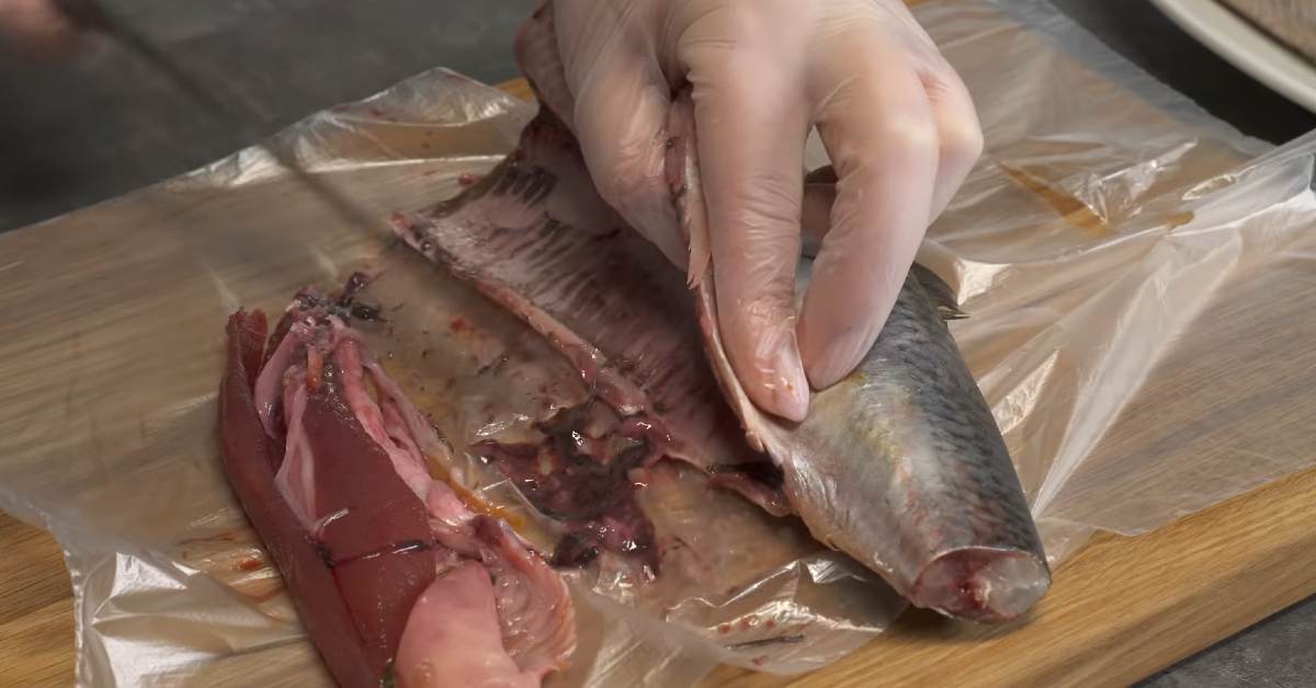 как почистить селедку