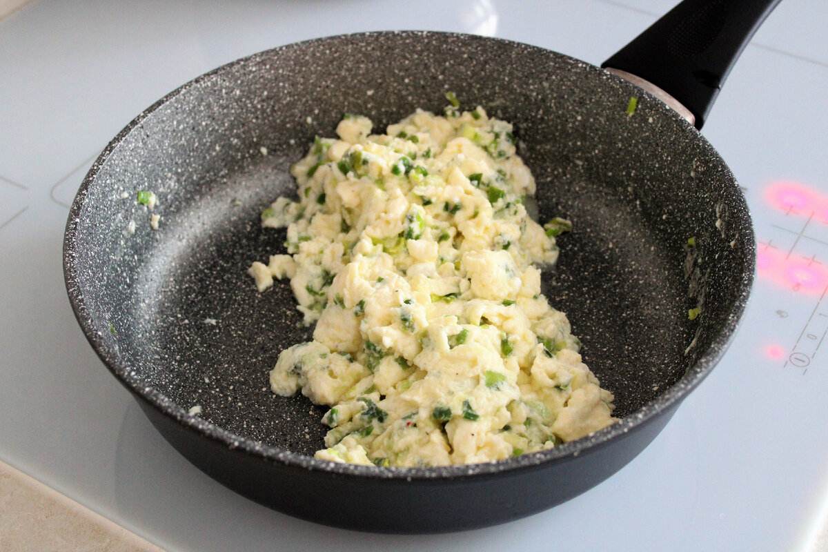 приготовление начинки из омлета