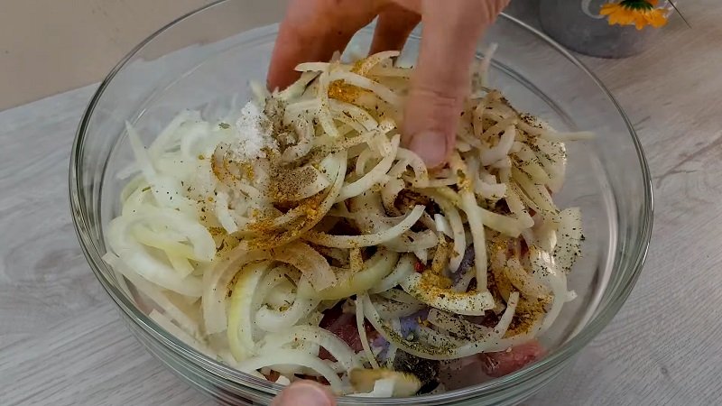 подготовка ребрышек к запеканию
