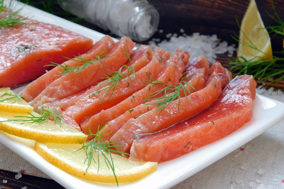 Соленая красная рыба с коньяком - Со Вкусом