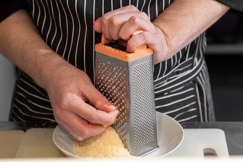 натирание сыра