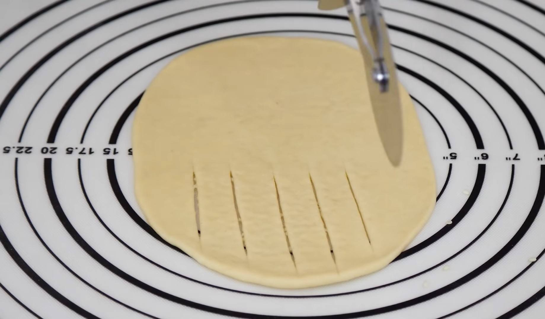 надрезы на тесте