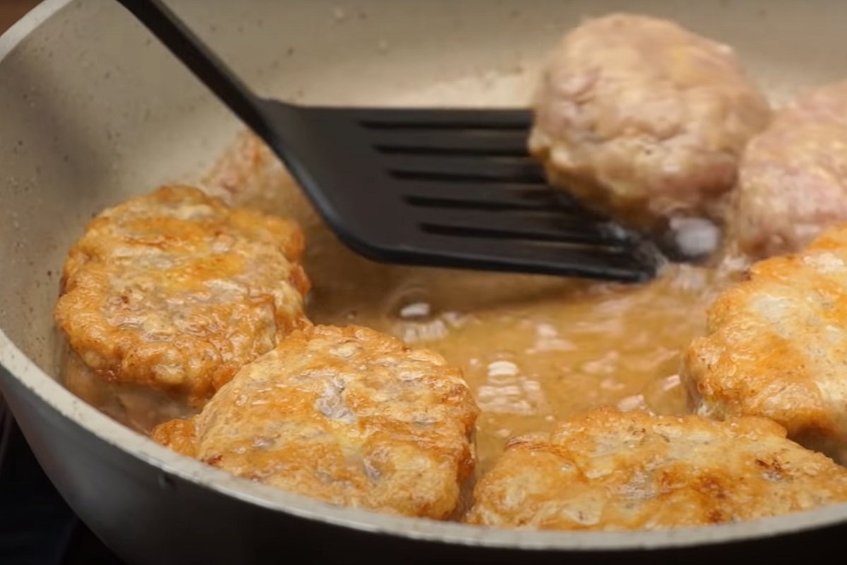 тушеные котлеты