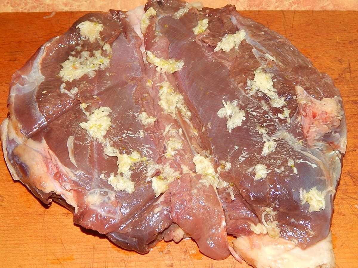 утиная грудка в чесноке